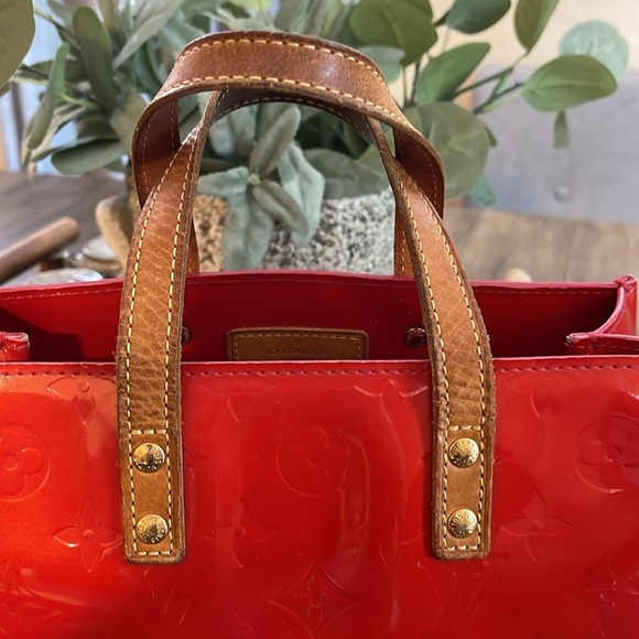 Authentic** LOUIS VUITTON ** Red Monogram Vernis Reade Pm Bag - Picture 7 of 16